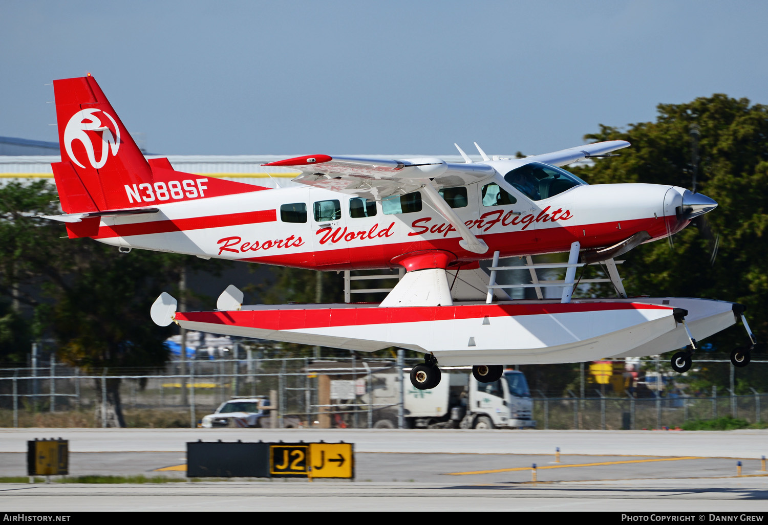 Aircraft Photo of N388SF | Cessna 208 Caravan I | Resorts World SuperFlights | AirHistory.net #211622