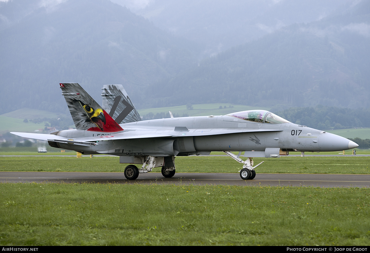 Aircraft Photo of J-5017 | McDonnell Douglas F/A-18C Hornet | Switzerland - Air Force | AirHistory.net #211674