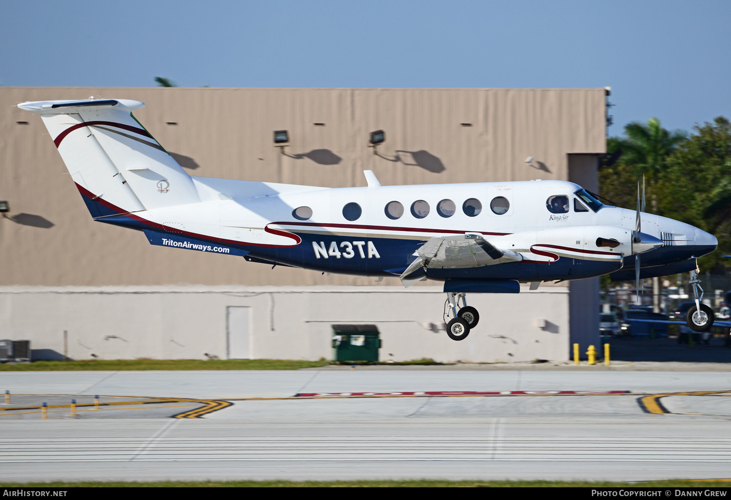 Aircraft Photo of N43TA | Beech B200 Super King Air | Triton Airways | AirHistory.net #211899