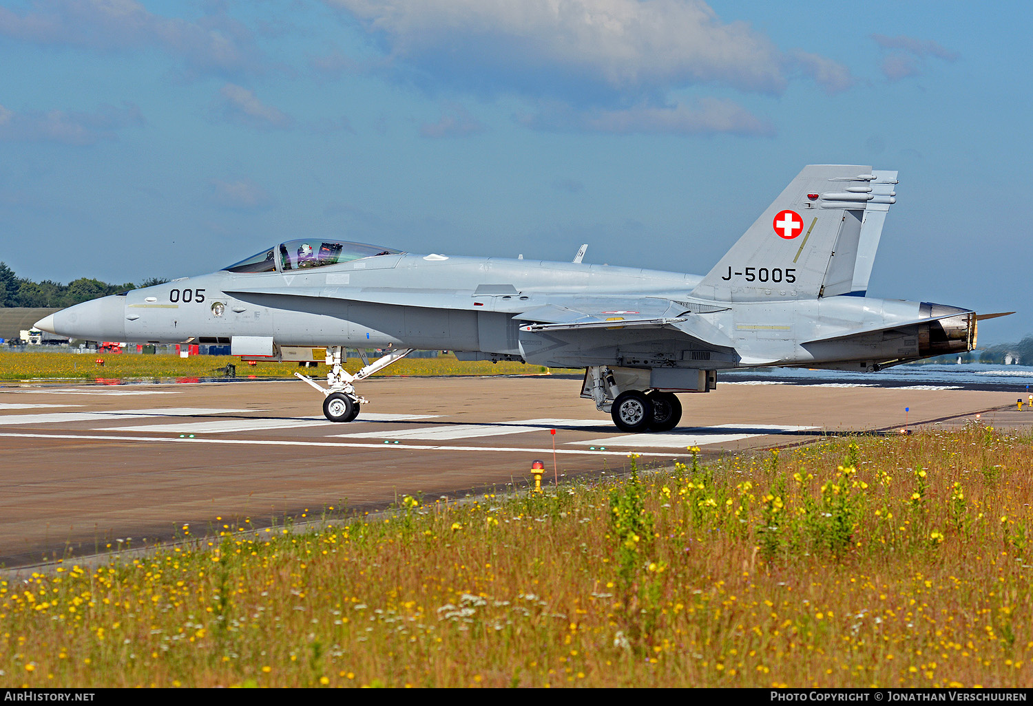 Aircraft Photo of J-5005 | McDonnell Douglas F/A-18C Hornet | Switzerland - Air Force | AirHistory.net #212125
