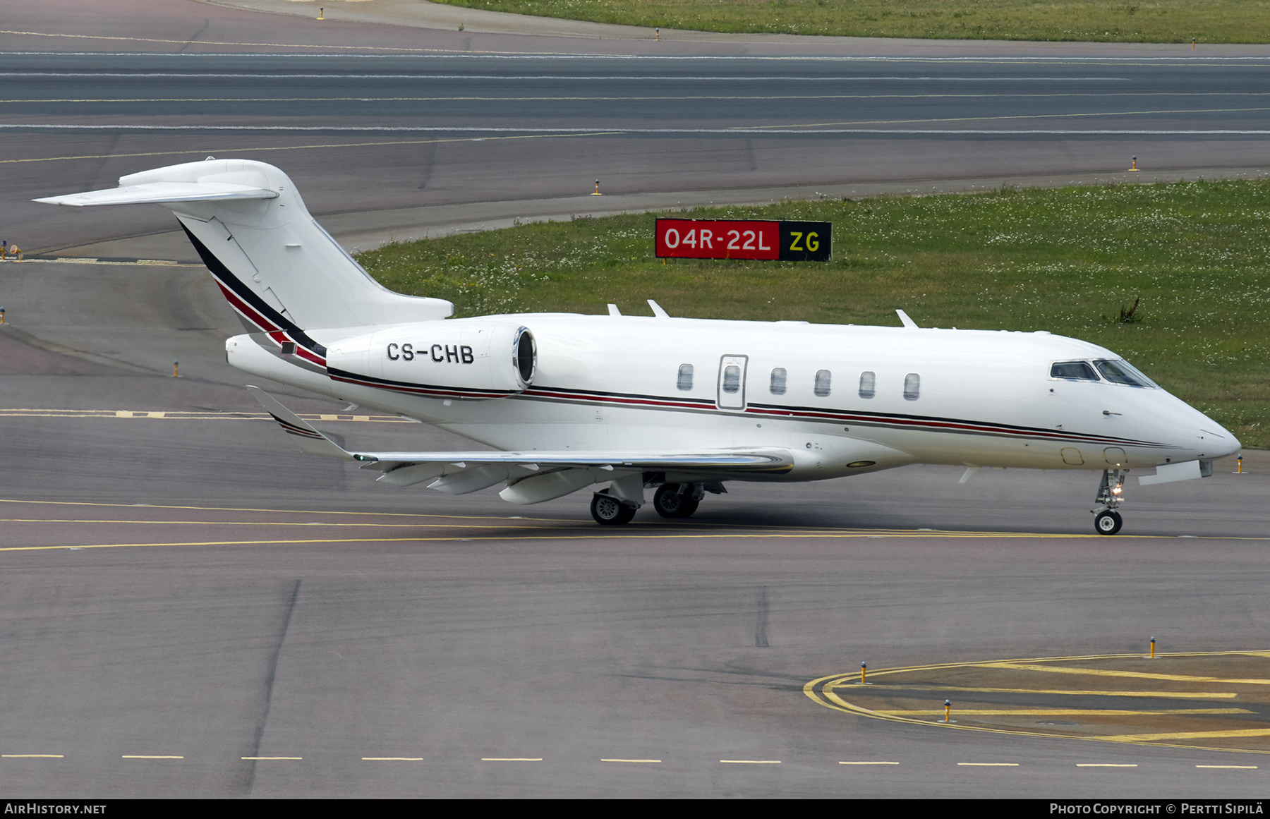 Aircraft Photo of CS-CHB | Bombardier Challenger 350 (BD-100-1A10) | AirHistory.net #212445