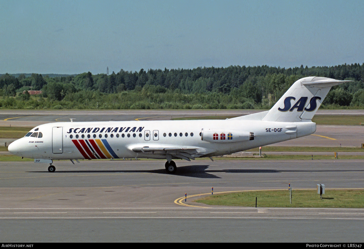 Aircraft Photo of SE-DGF | Fokker F28-4000 Fellowship | Scandinavian Airlines - SAS | AirHistory.net #212473