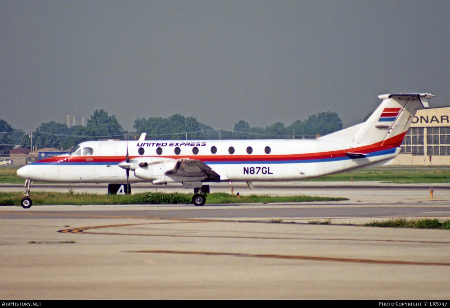 Aircraft Photo of N87GL | Beech 1900C-1 | United Express | AirHistory.net #212712