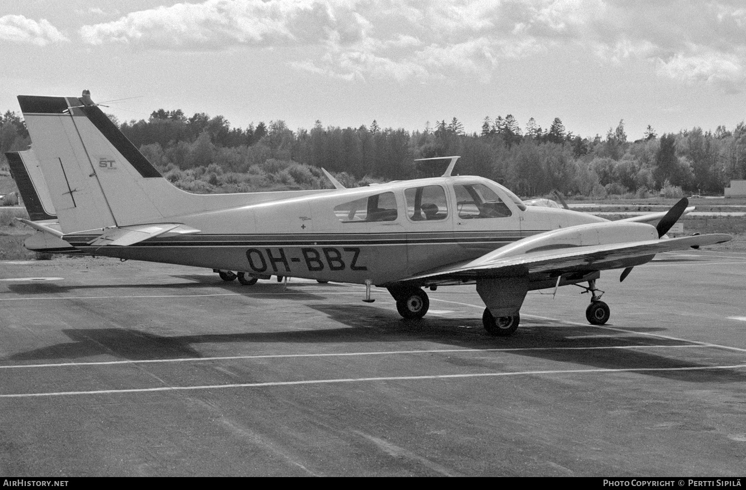 Aircraft Photo of OH-BBZ | Beech B55 Baron (95-B55) | Siipitaksi | AirHistory.net #213040