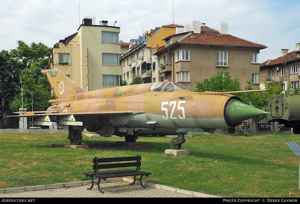 Aircraft Photo of 525 | Mikoyan-Gurevich MiG-21bis | Bulgaria - Air Force | AirHistory.net #213101