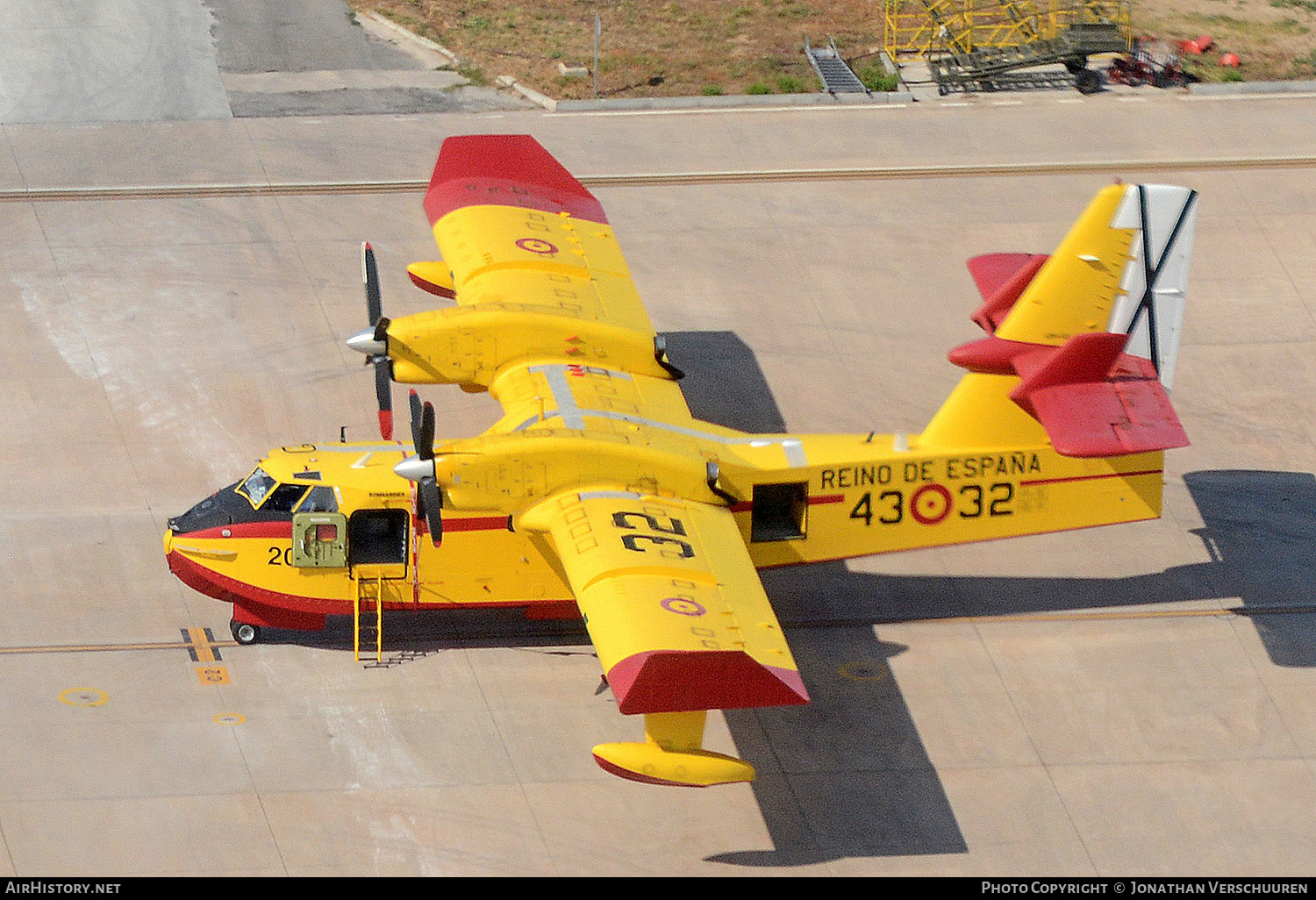 Aircraft Photo of UD.14-02 | Bombardier CL-415 (CL-215-6B11) | Spain - Air Force | AirHistory.net #213340