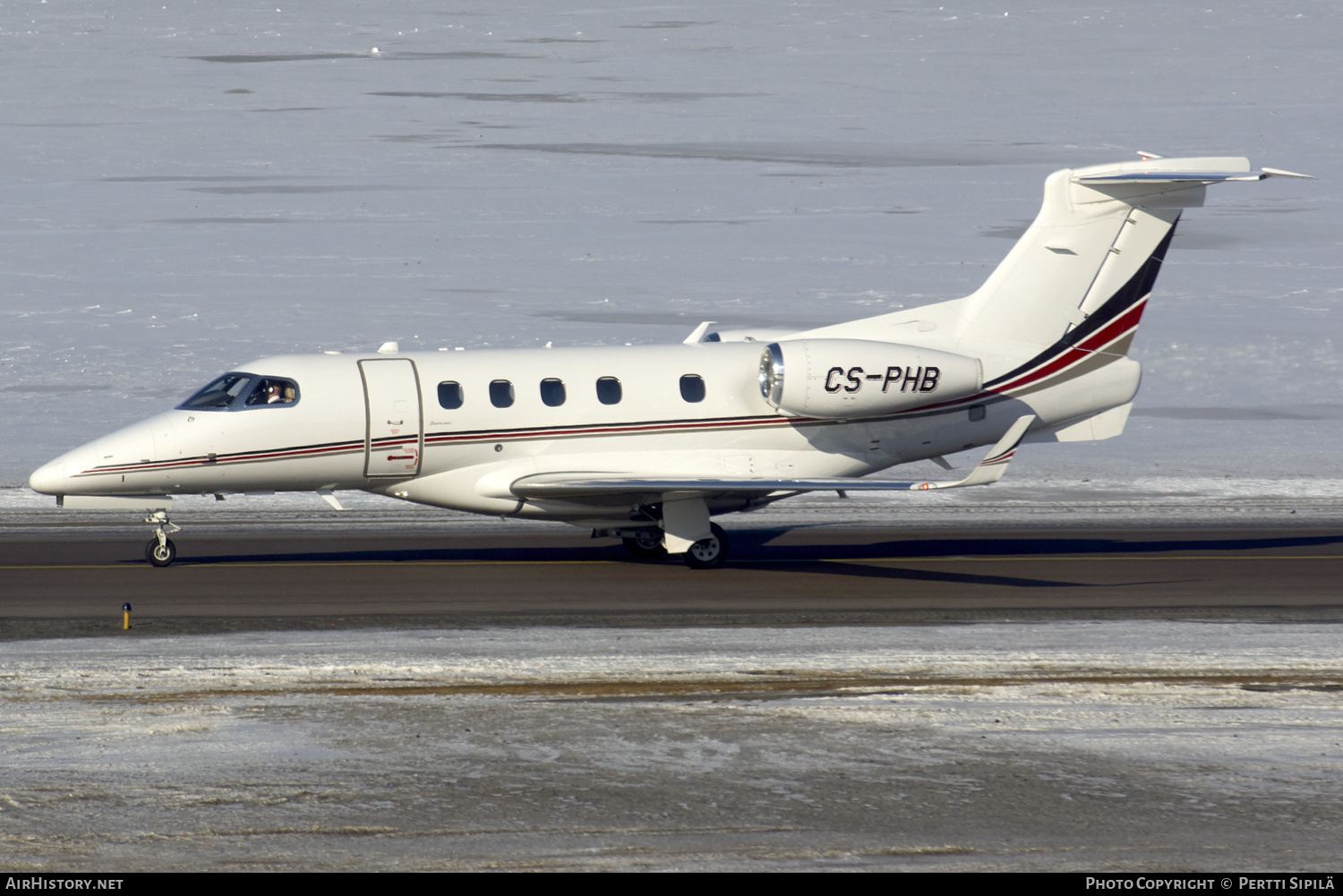 Aircraft Photo of CS-PHB | Embraer EMB-505 Phenom 300 | AirHistory.net #213435