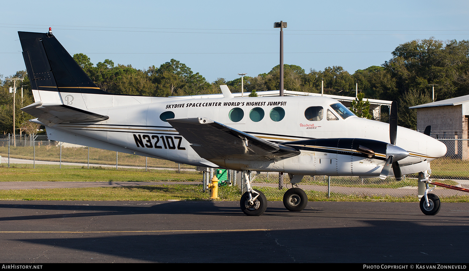 Aircraft Photo of N321DZ | Beech B90 King Air | Skydive Space Center | AirHistory.net #213777