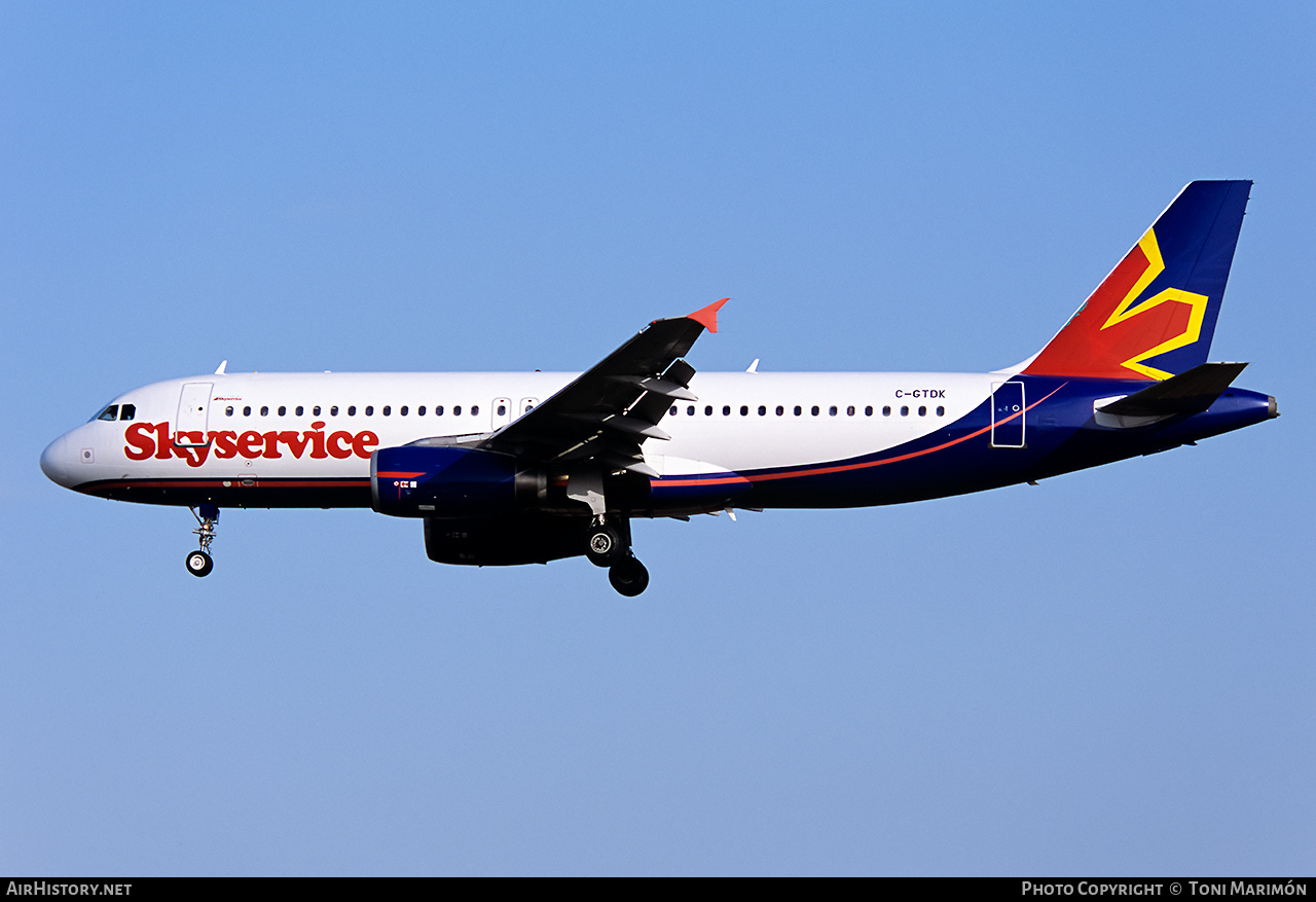 Aircraft Photo of C-GTDK | Airbus A320-231 | Skyservice Airlines | AirHistory.net #214228