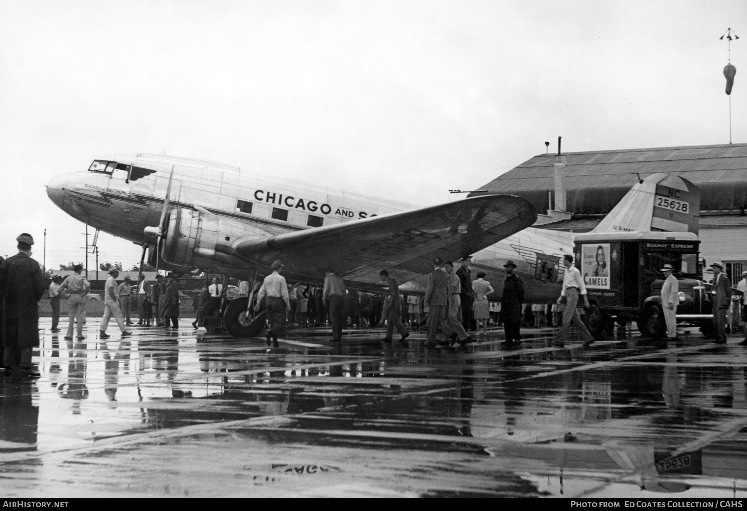 Aircraft Photo of NC25628 | Douglas DC-3-322 | Chicago & Southern Air Lines | AirHistory.net #214308