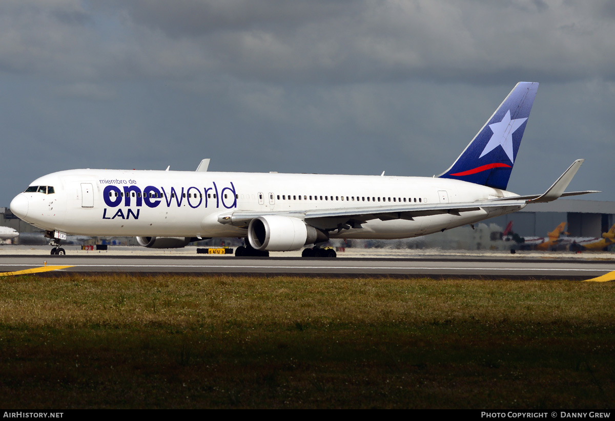 Aircraft Photo of CC-CXJ | Boeing 767-316/ER | LAN Airlines - Línea Aérea Nacional | AirHistory.net #214666