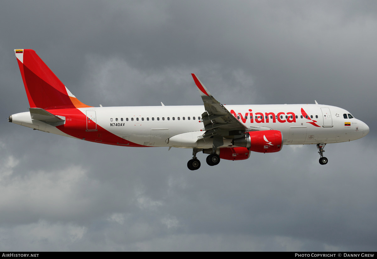 Aircraft Photo of N740AV | Airbus A320-214 | Avianca | AirHistory.net #214840