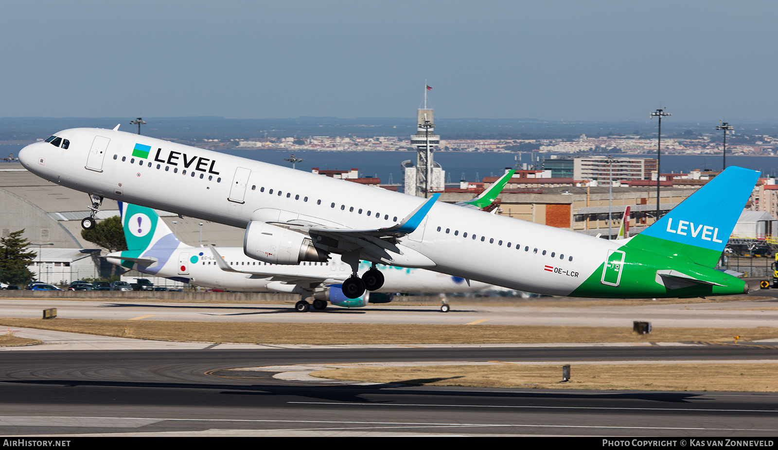 Aircraft Photo of OE-LCR | Airbus A321-211 | Level | AirHistory.net #214842