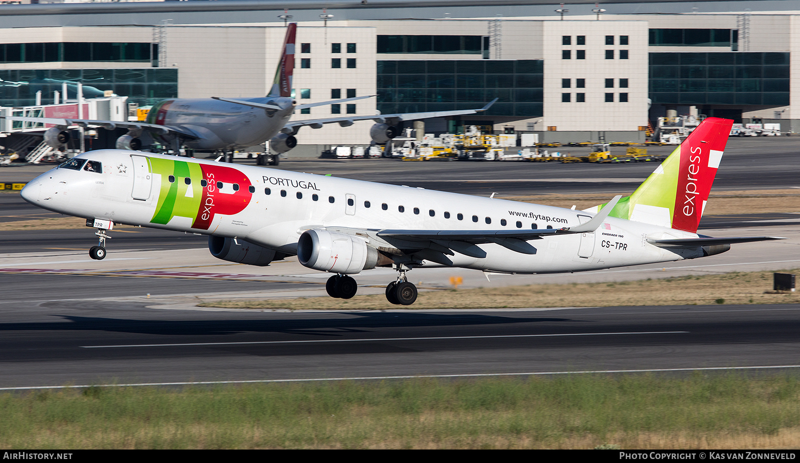 Aircraft Photo of CS-TPR | Embraer 190LR (ERJ-190-100LR) | TAP Portugal Express | AirHistory.net #214847