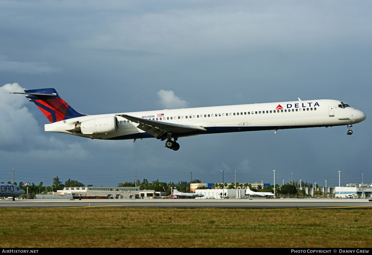 Aircraft Photo of N920DN | McDonnell Douglas MD-90-30 | Delta Air Lines | AirHistory.net #214987