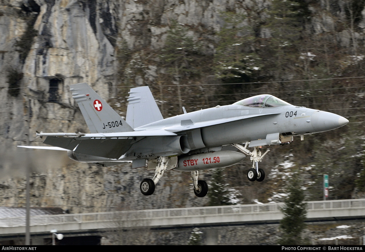 Aircraft Photo of J-5004 | McDonnell Douglas F/A-18C Hornet | Switzerland - Air Force | AirHistory.net #215127