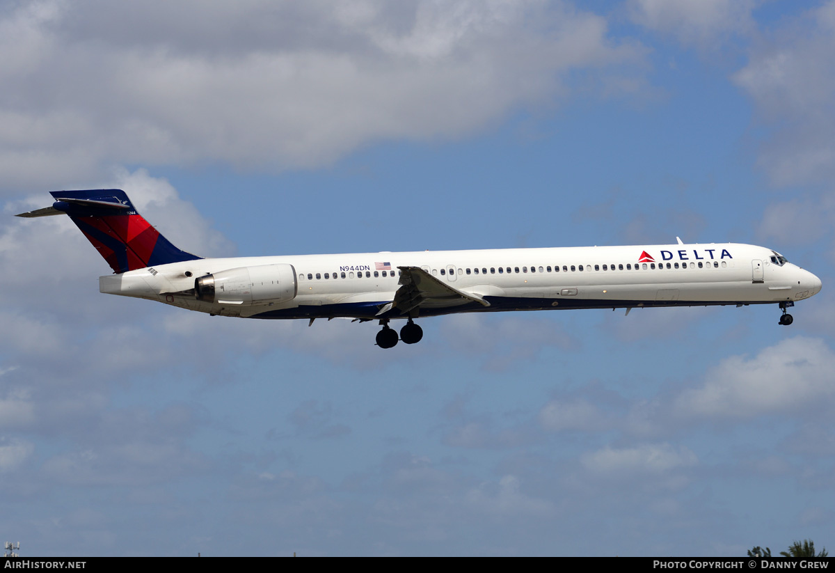 Aircraft Photo of N944DN | McDonnell Douglas MD-90-30 | Delta Air Lines | AirHistory.net #215215