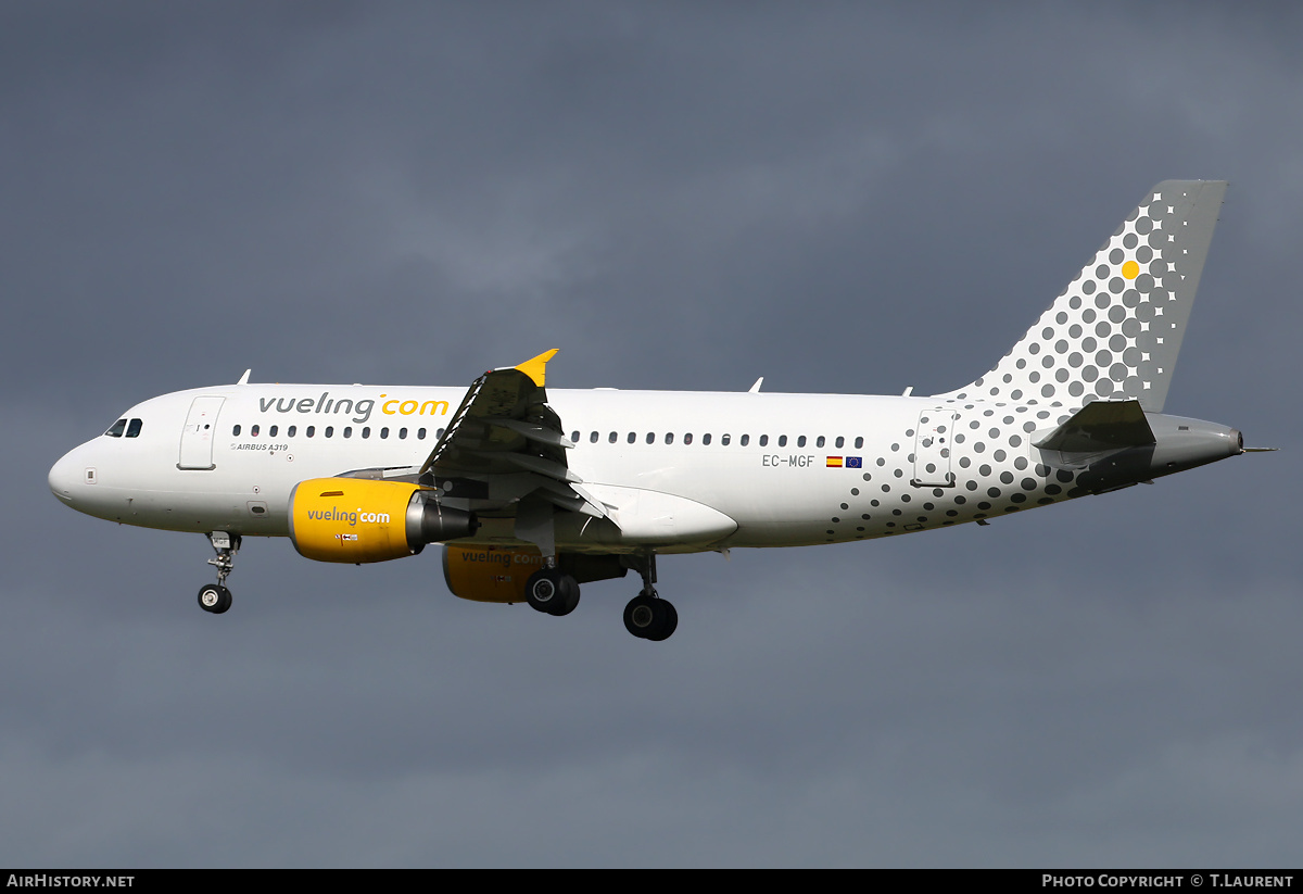 Aircraft Photo of EC-MGF | Airbus A319-111 | Vueling Airlines | AirHistory.net #215301