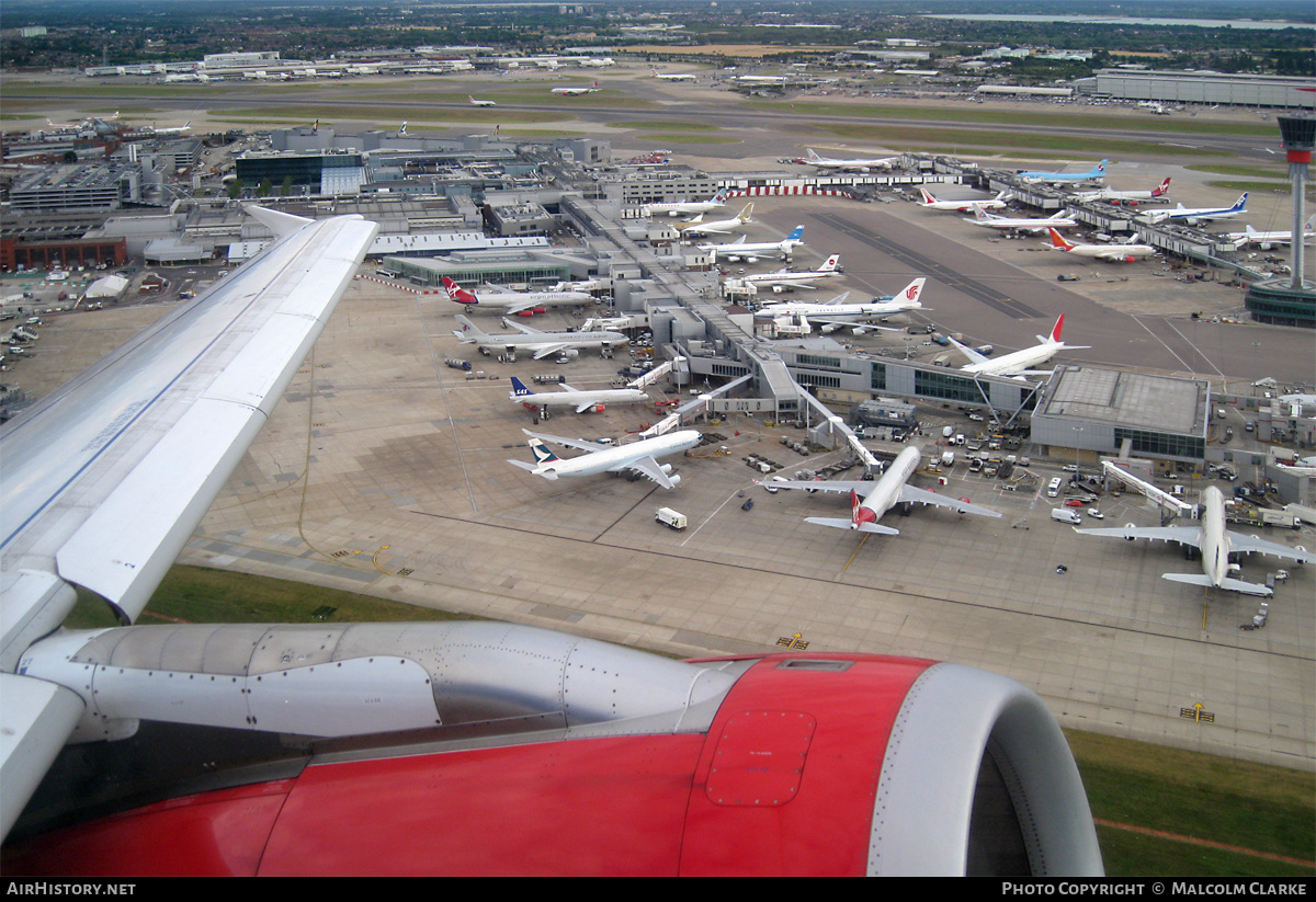 Airport photo of London - Heathrow (EGLL / LHR) in England, United Kingdom | AirHistory.net #215531