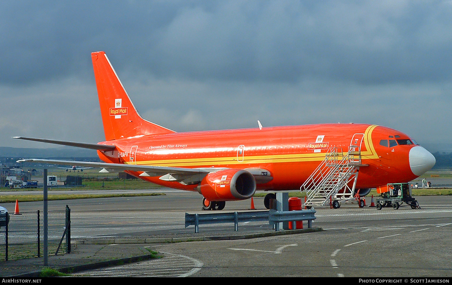 Aircraft Photo of G-ZAPV | Boeing 737-3Y0(SF) | Royal Mail | AirHistory.net #215562