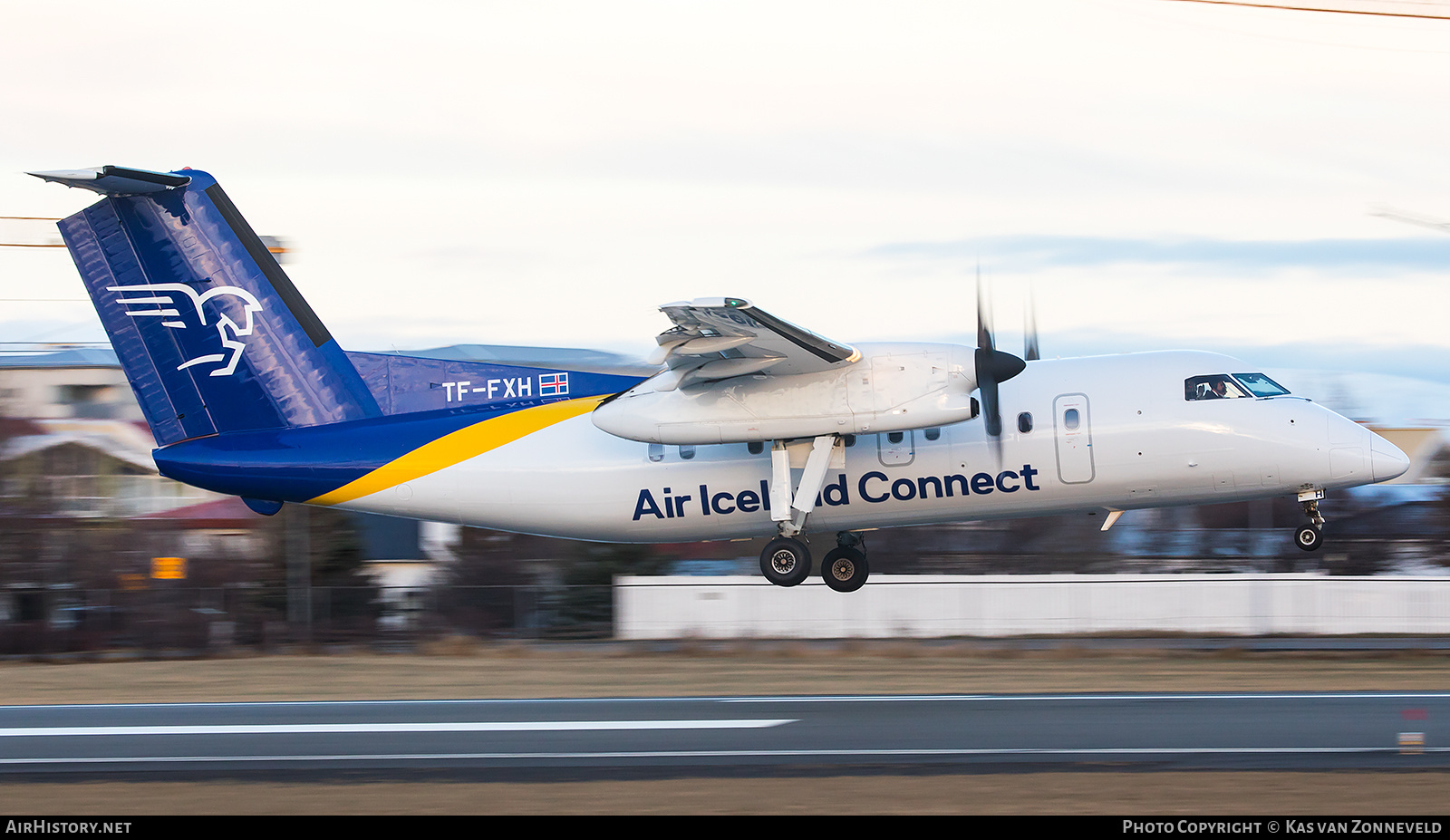 Aircraft Photo of TF-FXH | De Havilland Canada DHC-8-202Q Dash 8 | Air Iceland Connect | AirHistory.net #215574