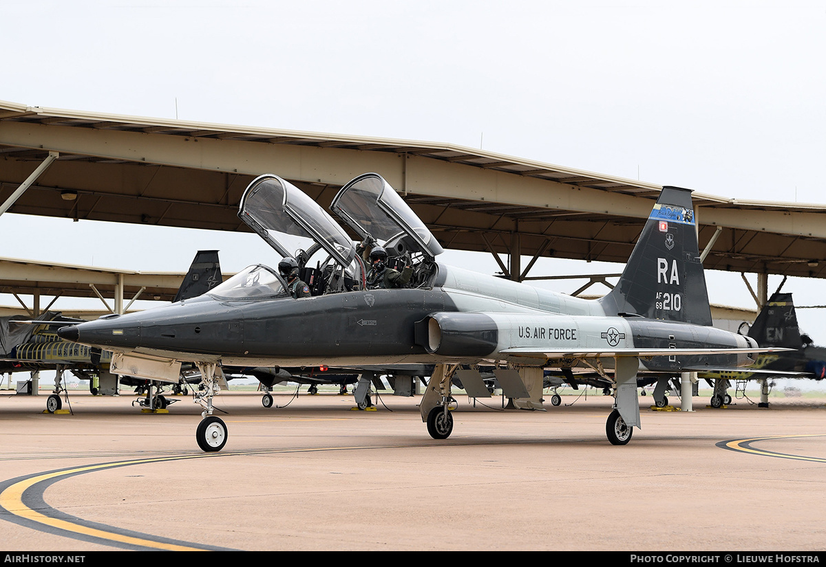 Aircraft Photo of 68-1210 / 68-210 | Northrop T-38C Talon | 435 FTS | AirHistory.net #215585