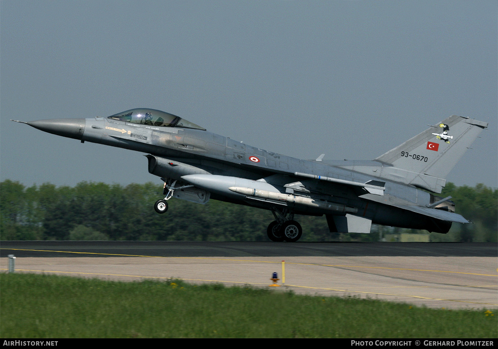 Aircraft Photo of 93-0670 | Lockheed Martin F-16CJ Fighting Falcon | Turkey - Air Force | AirHistory.net #215611