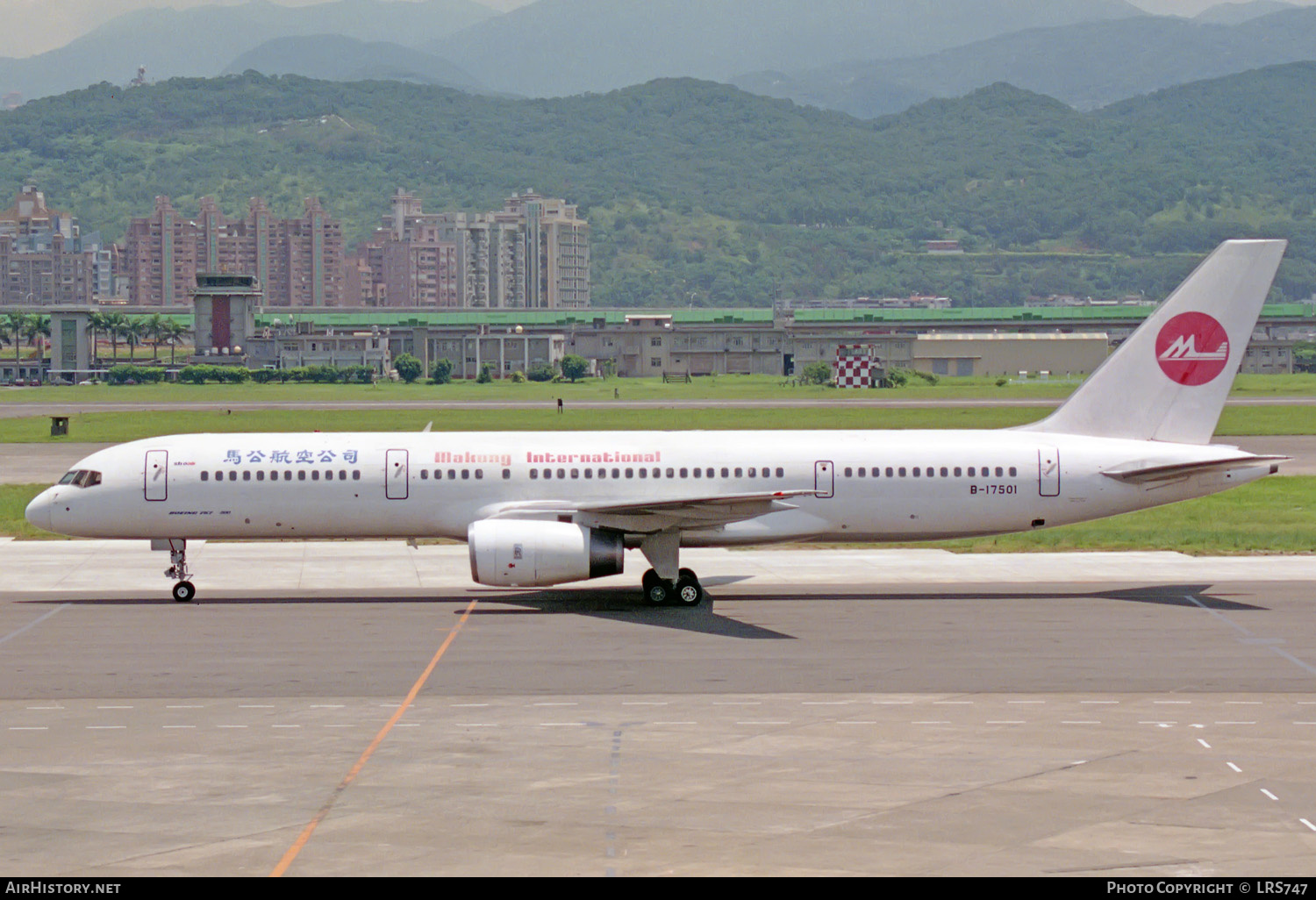 Aircraft Photo of B-17501 | Boeing 757-236 | Makung Airlines | AirHistory.net #215790