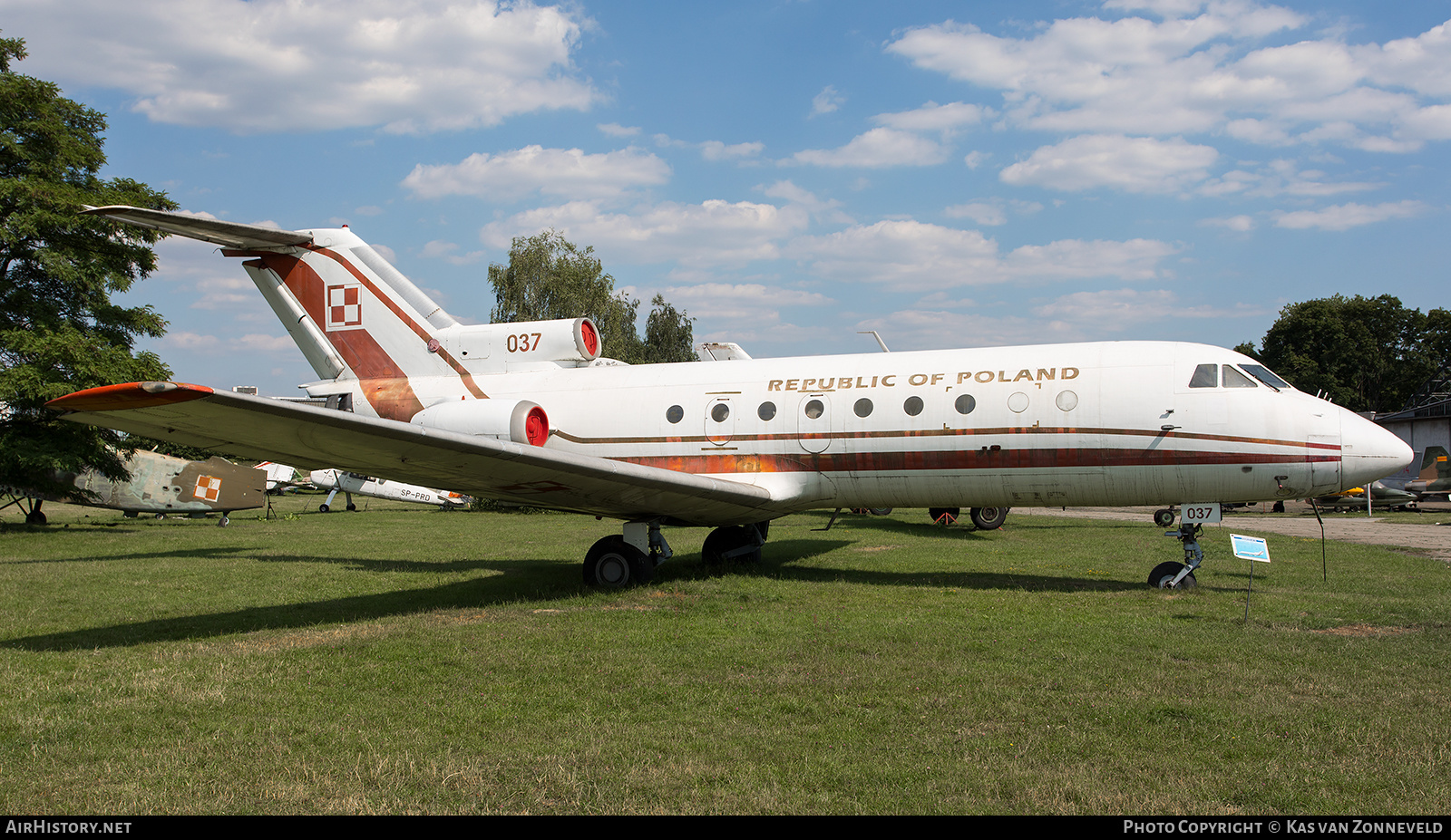 Aircraft Photo of 037 | Yakovlev Yak-40 | Poland - Air Force | AirHistory.net #216350