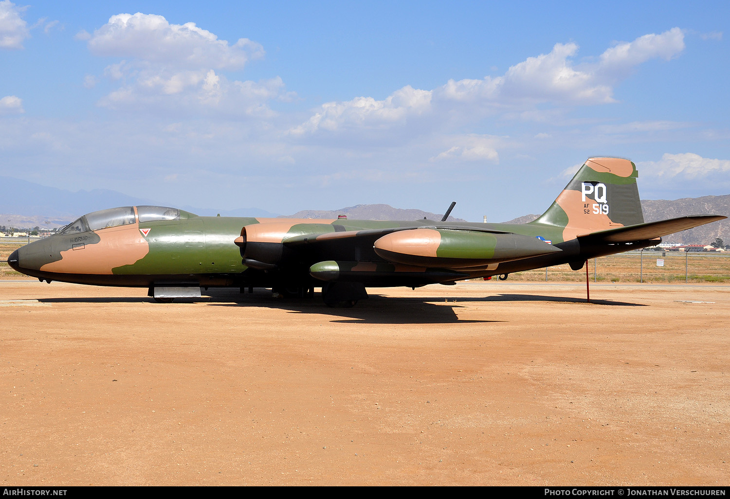 Aircraft Photo of 52-1519 / AF52-519 | Martin EB-57B Canberra | USA - Air Force | AirHistory.net #216429