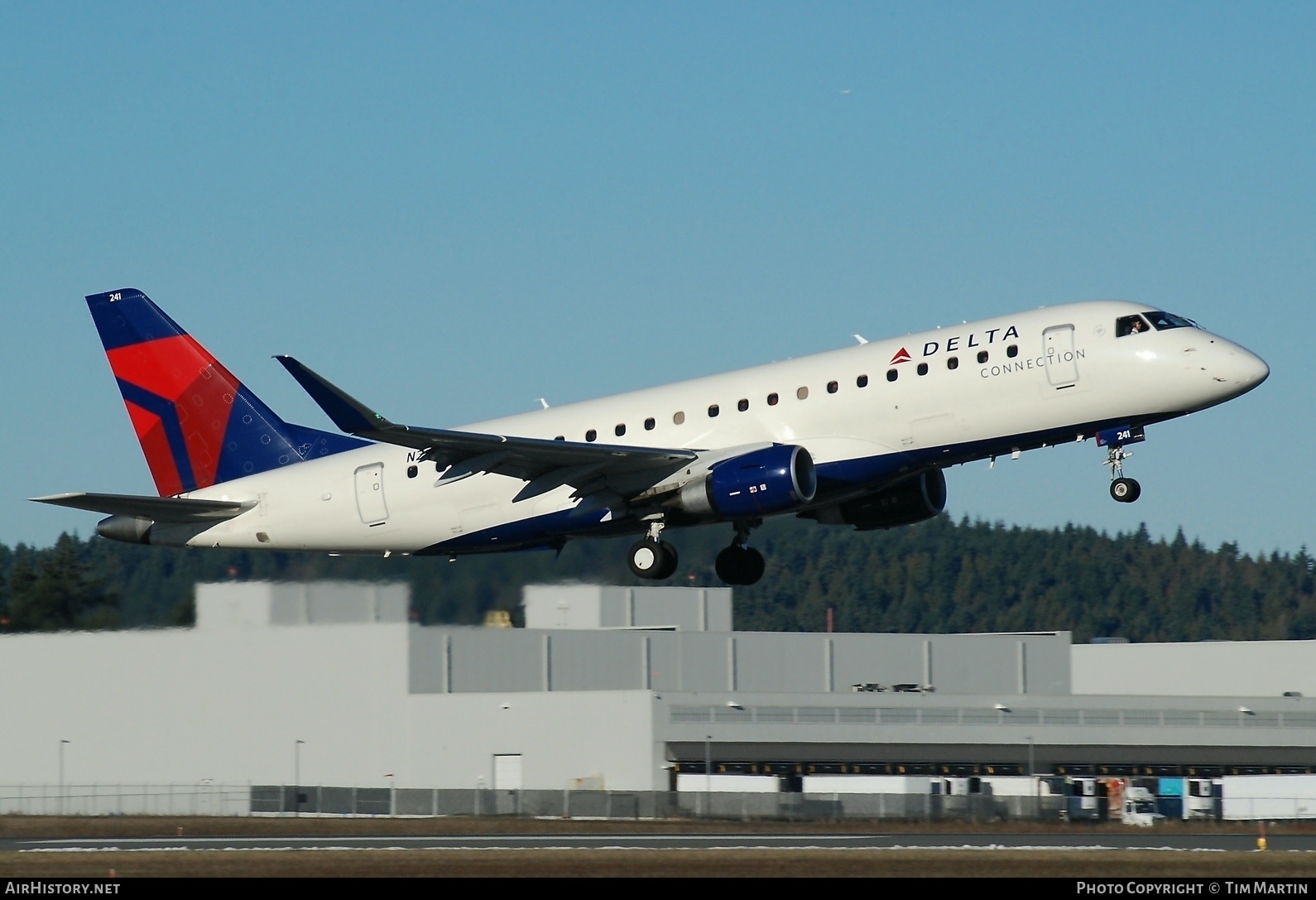 Aircraft Photo of N241SY | Embraer 175LR (ERJ-170-200LR) | Delta Connection | AirHistory.net #217042