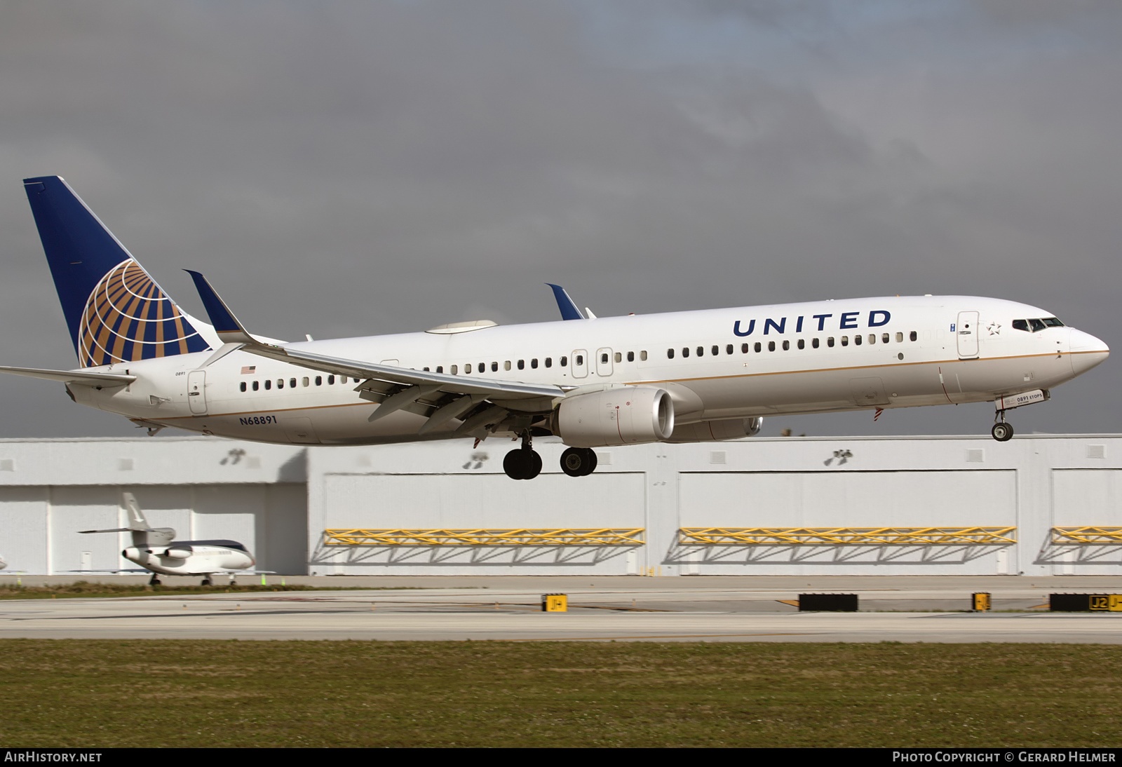 Aircraft Photo of N68891 | Boeing 737-924/ER | United Airlines | AirHistory.net #217167