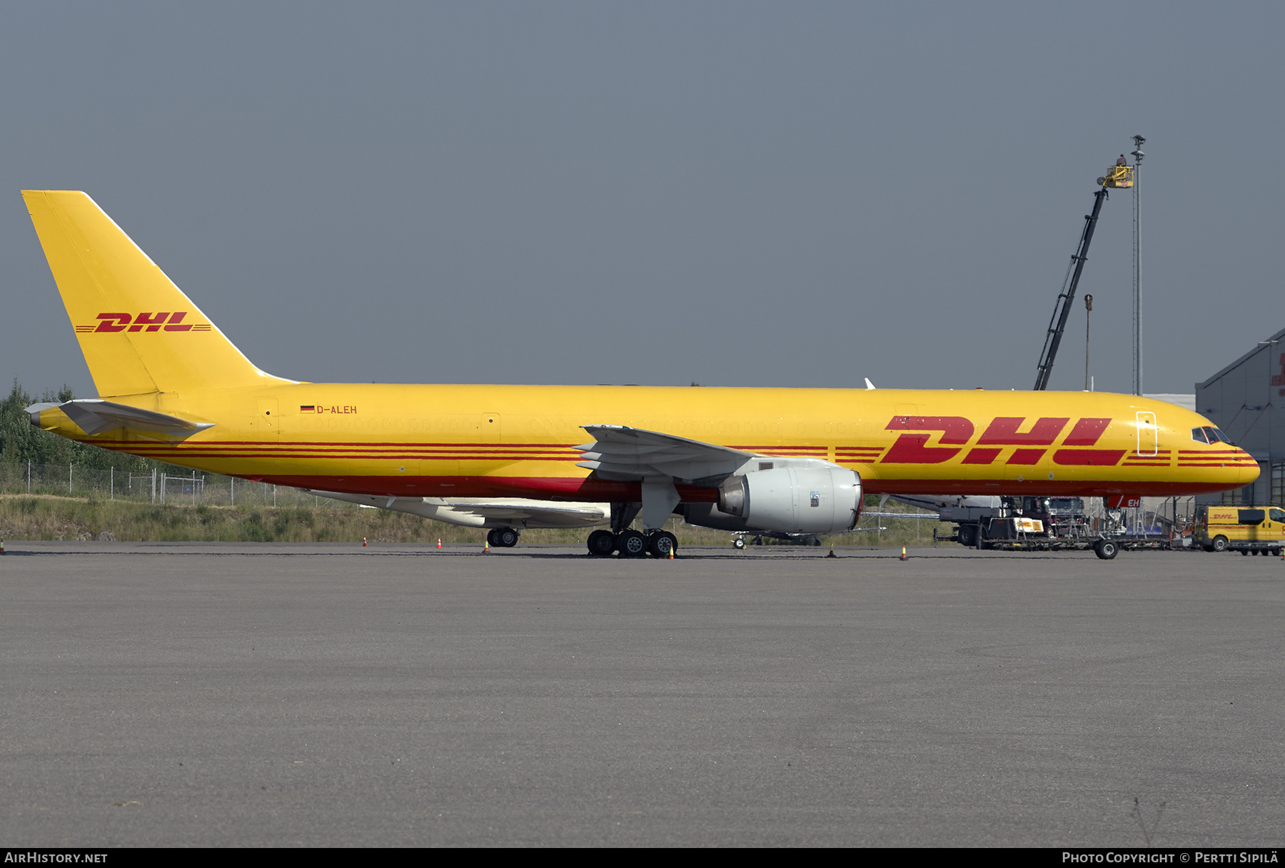 Aircraft Photo of D-ALEH | Boeing 757-236/SF | DHL International | AirHistory.net #217990