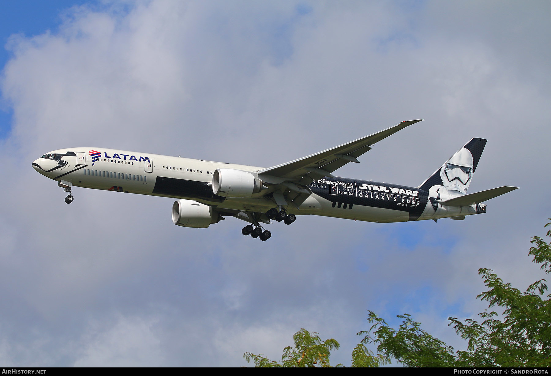 Aircraft Photo of PT-MUA | Boeing 777-32W/ER | LATAM Airlines | AirHistory.net #218317