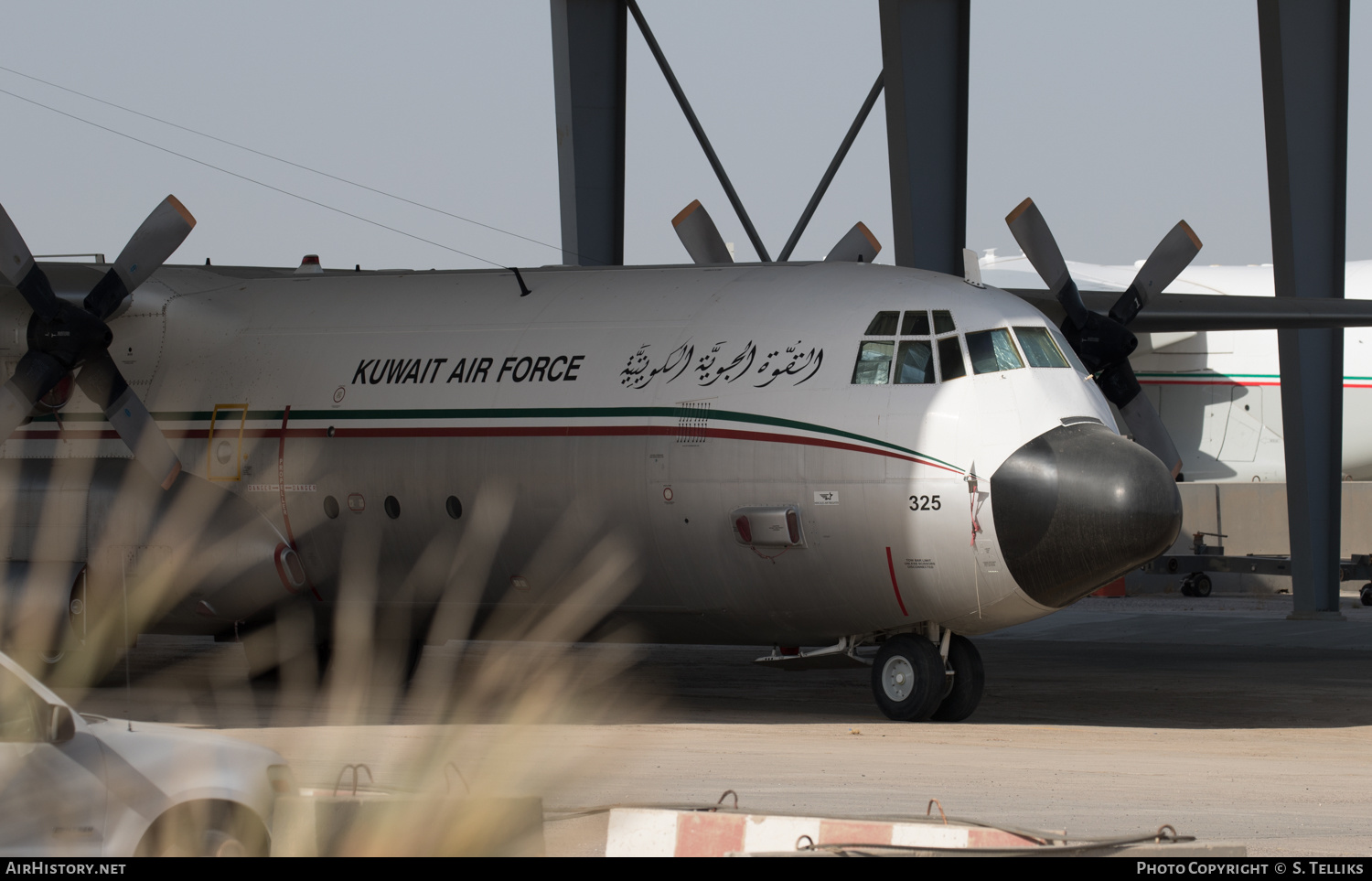 Aircraft Photo of KAF 325 | Lockheed L-100-30 Hercules (382G) | Kuwait - Air Force | AirHistory.net #218577