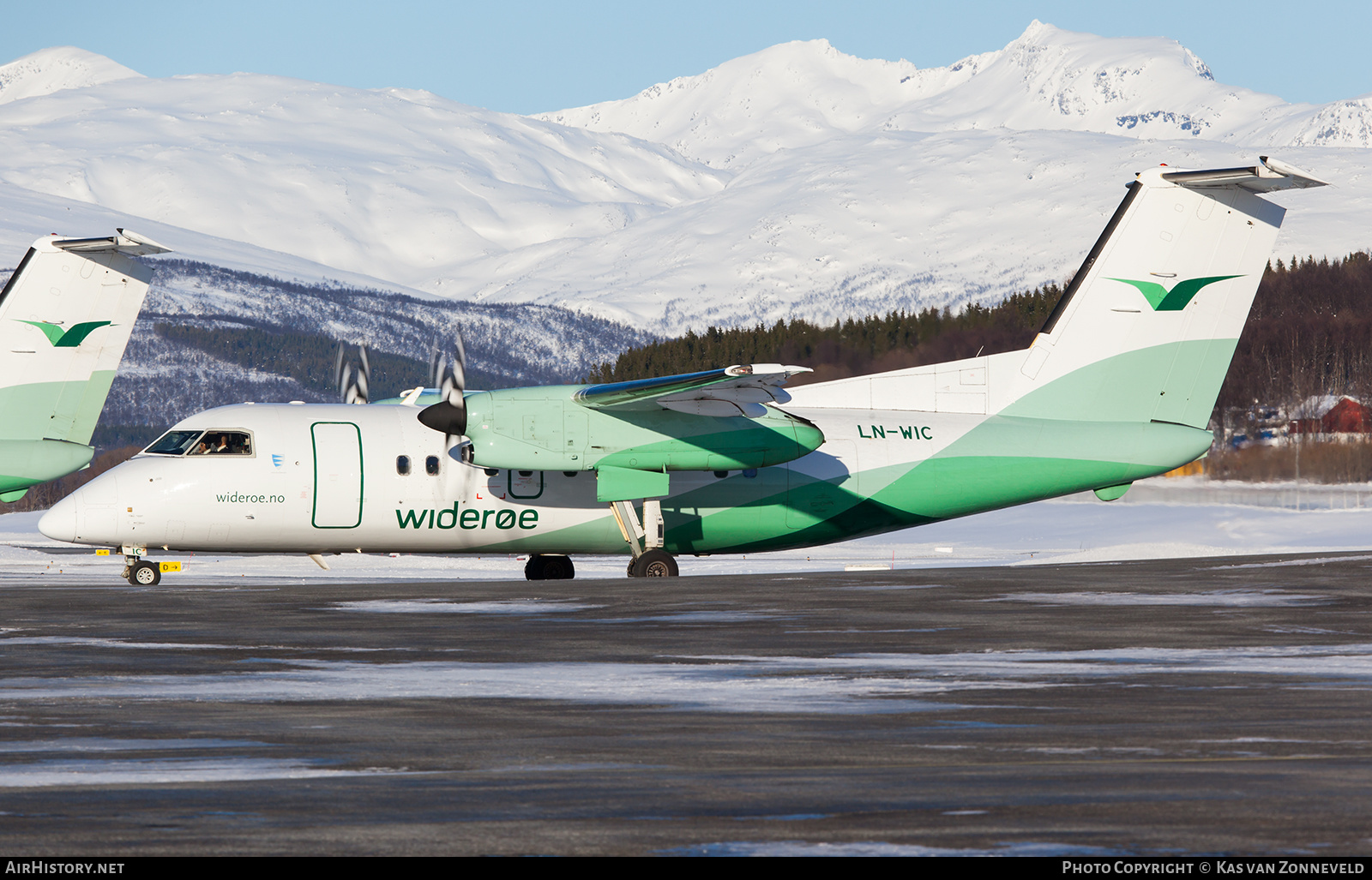 Aircraft Photo of LN-WIC | De Havilland Canada DHC-8-103 Dash 8 | Widerøe | AirHistory.net #218586