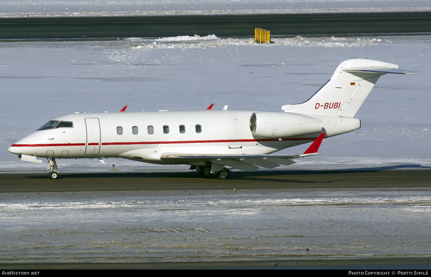 Aircraft Photo of D-BUBI | Bombardier Challenger 300 (BD-100-1A10) | AirHistory.net #219367