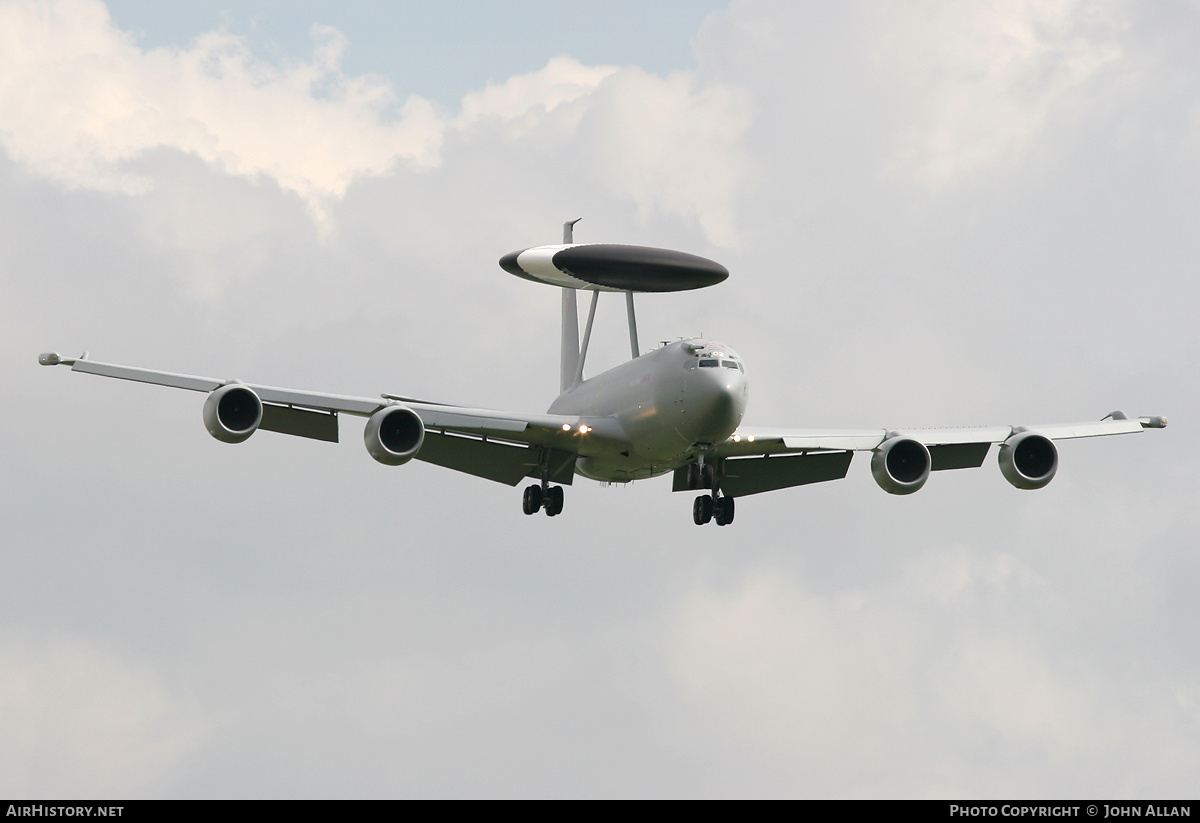 Aircraft Photo of ZH102 | Boeing E-3D Sentry AEW1 | UK - Air Force | AirHistory.net #219396