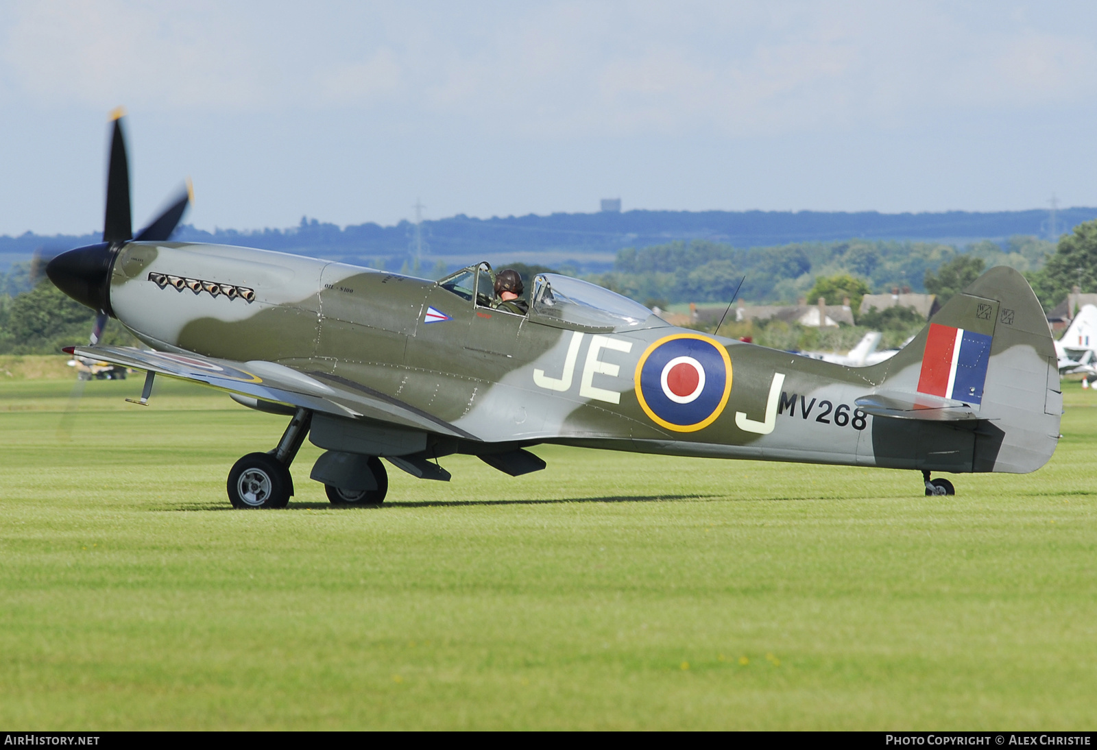 Aircraft Photo of G-SPIT / MV268 | Supermarine 379 Spitfire FR14E | UK - Air Force | AirHistory.net #220059