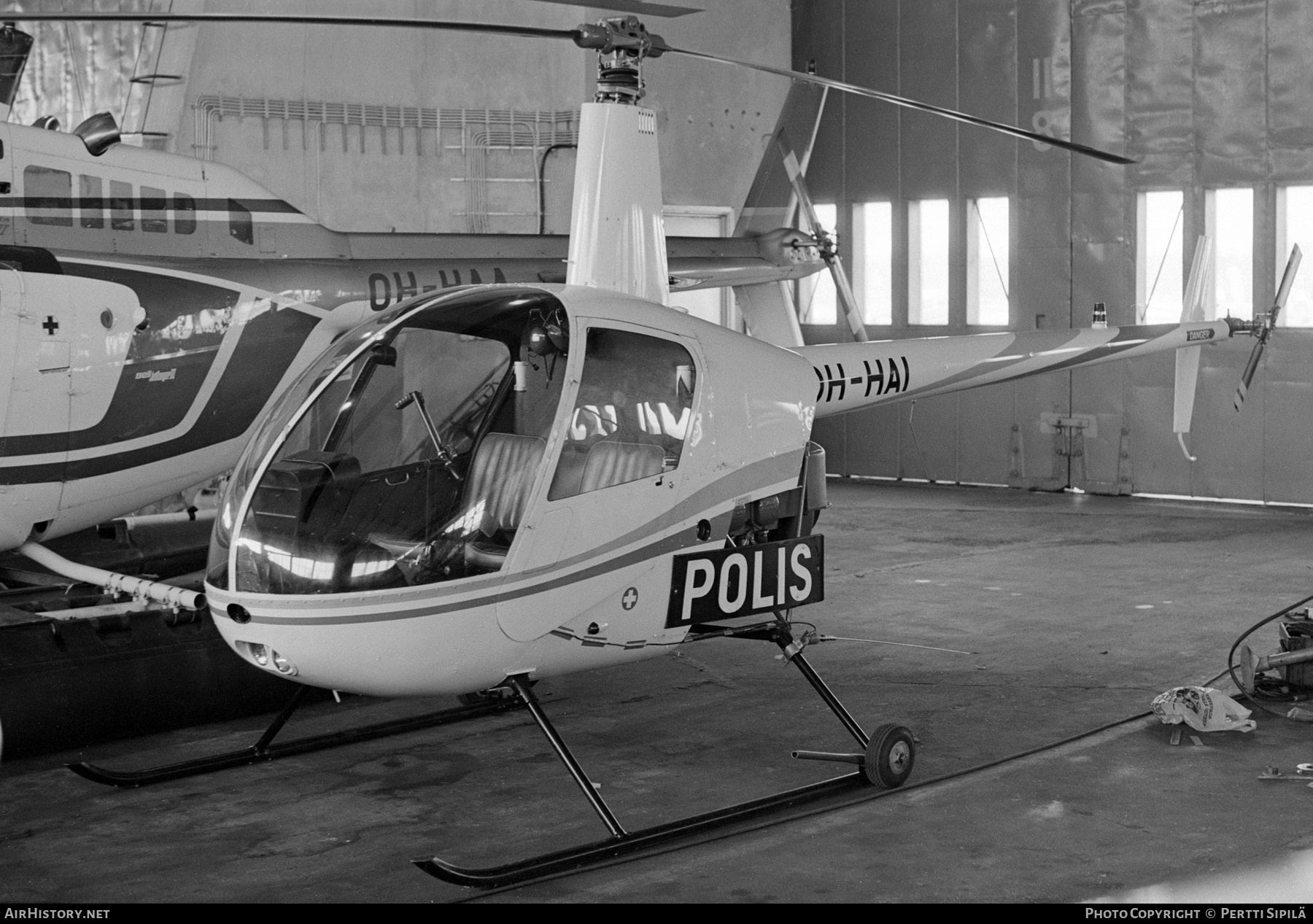 aircraft-photo-of-oh-hai-robinson-r-22-airhistory-220109