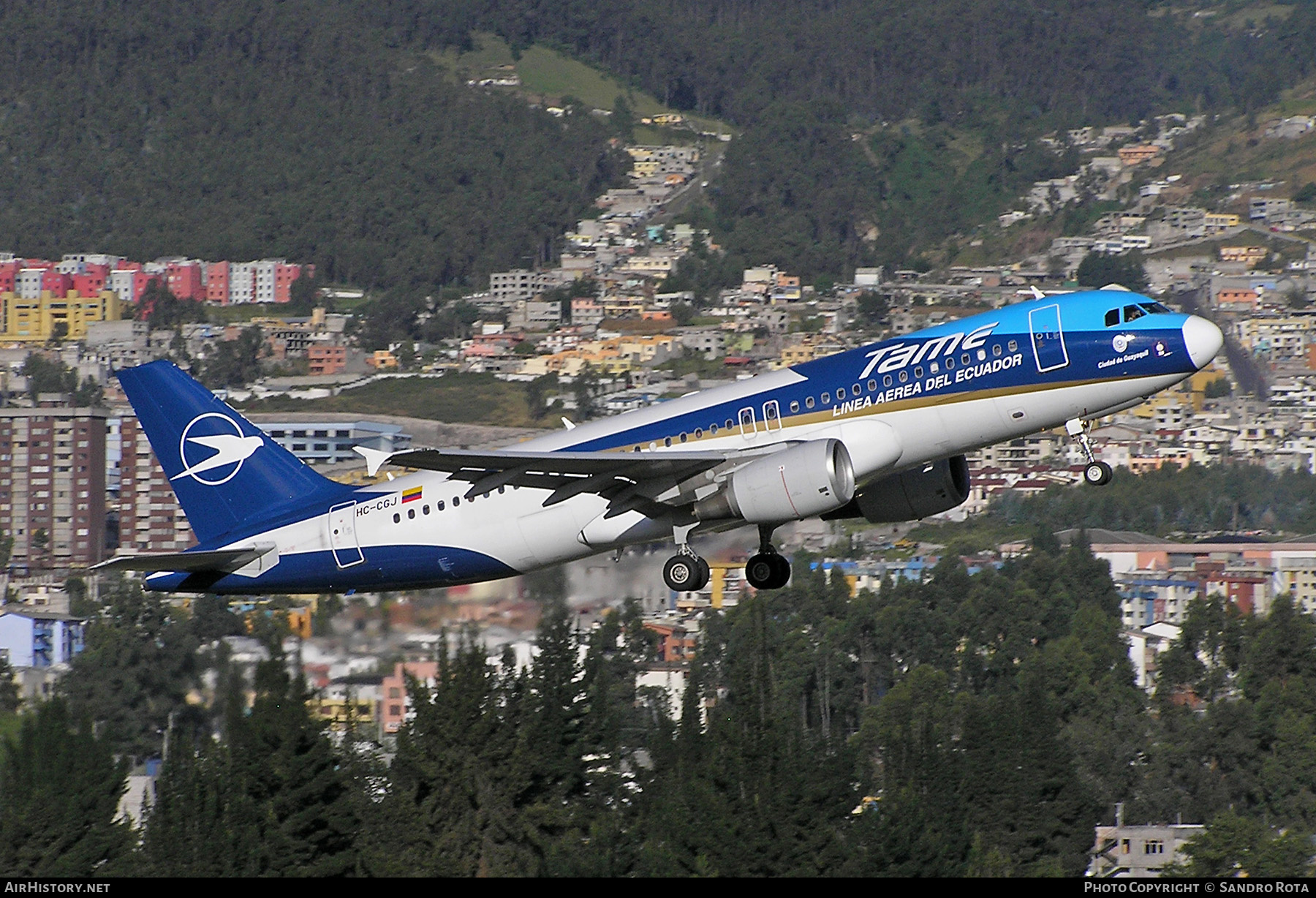 Aircraft Photo of HC-CGJ | Airbus A320-214 | TAME Línea Aérea del Ecuador | AirHistory.net #220133