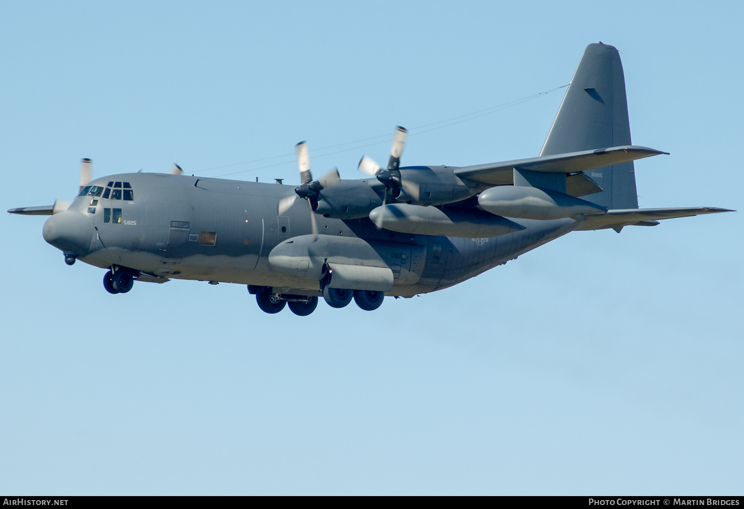 Aircraft Photo of 69-5825 / 95825 | Lockheed MC-130P Hercules (L-382) | USA - Air Force | AirHistory.net #220156