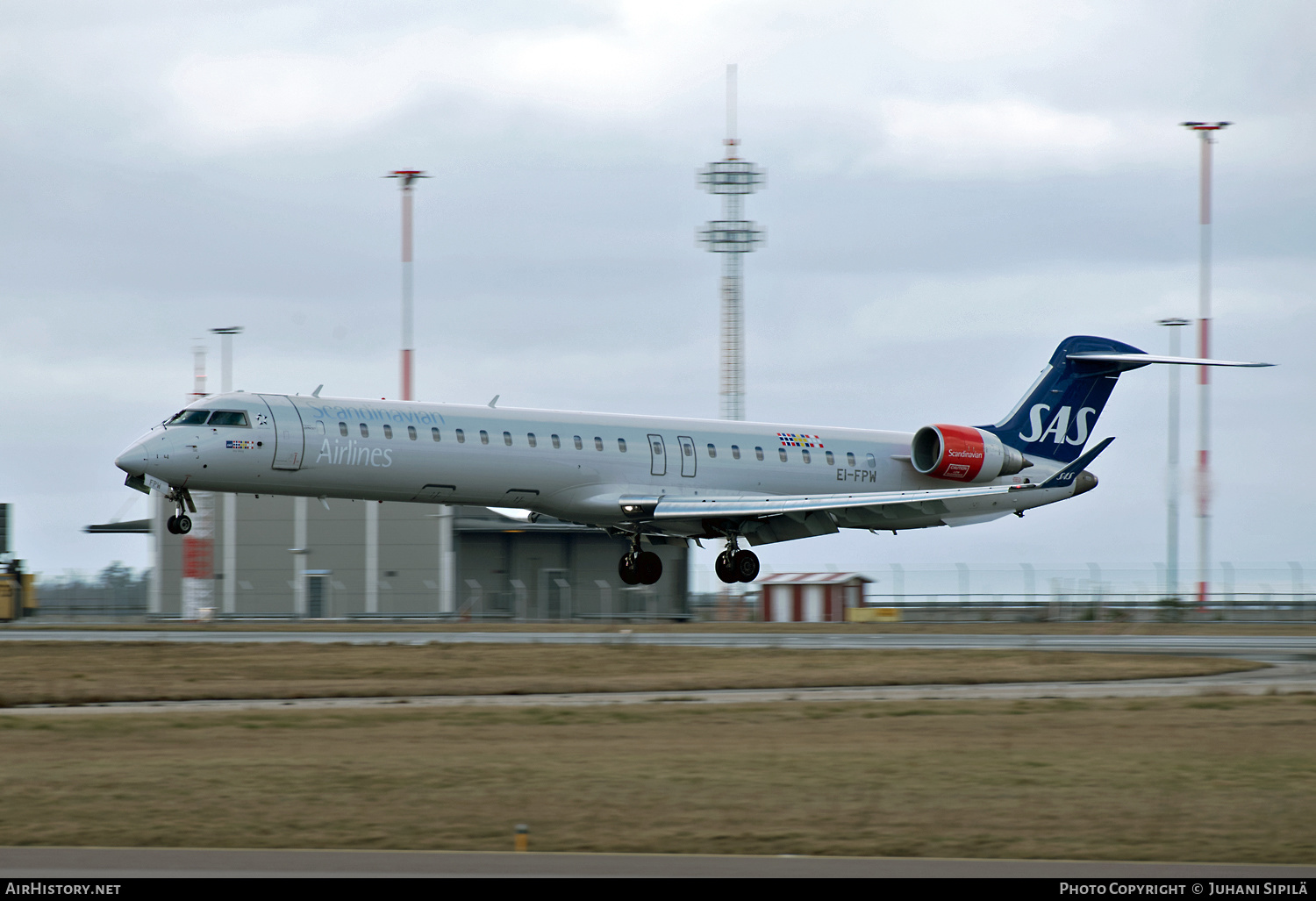 Aircraft Photo of EI-FPW | Bombardier CRJ-900LR (CL-600-2D24) | Scandinavian Airlines - SAS | AirHistory.net #220174