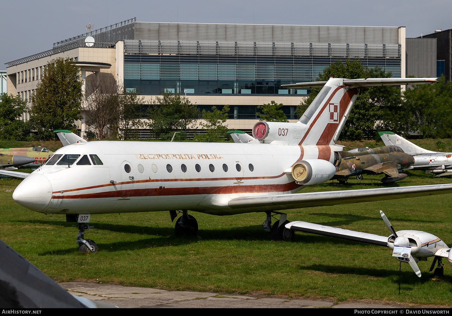 Aircraft Photo of 037 | Yakovlev Yak-40 | Poland - Air Force | AirHistory.net #220234