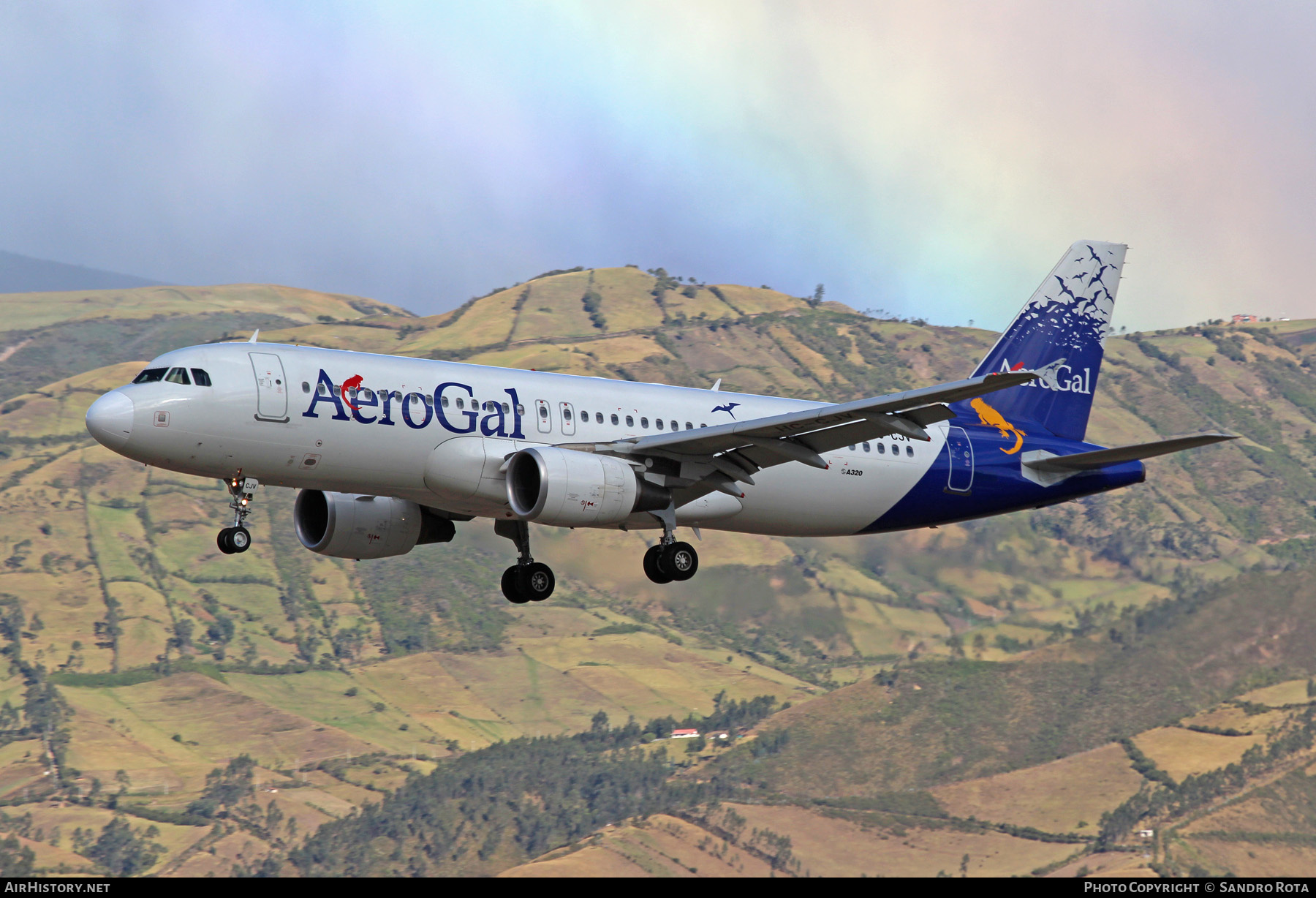 Aircraft Photo of HC-CJV | Airbus A320-214 | AeroGal | AirHistory.net #220332