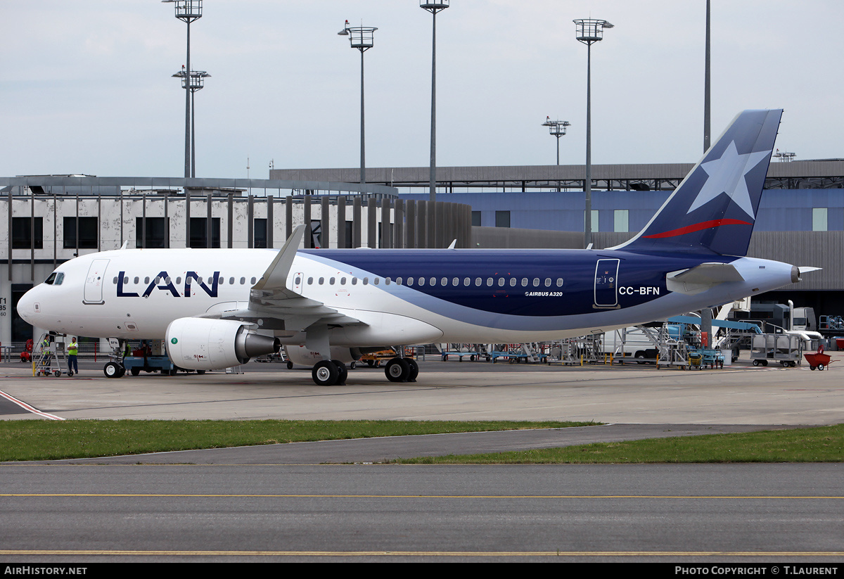 Aircraft Photo of CC-BFN | Airbus A320-214 | LAN Airlines - Línea Aérea Nacional | AirHistory.net #220390