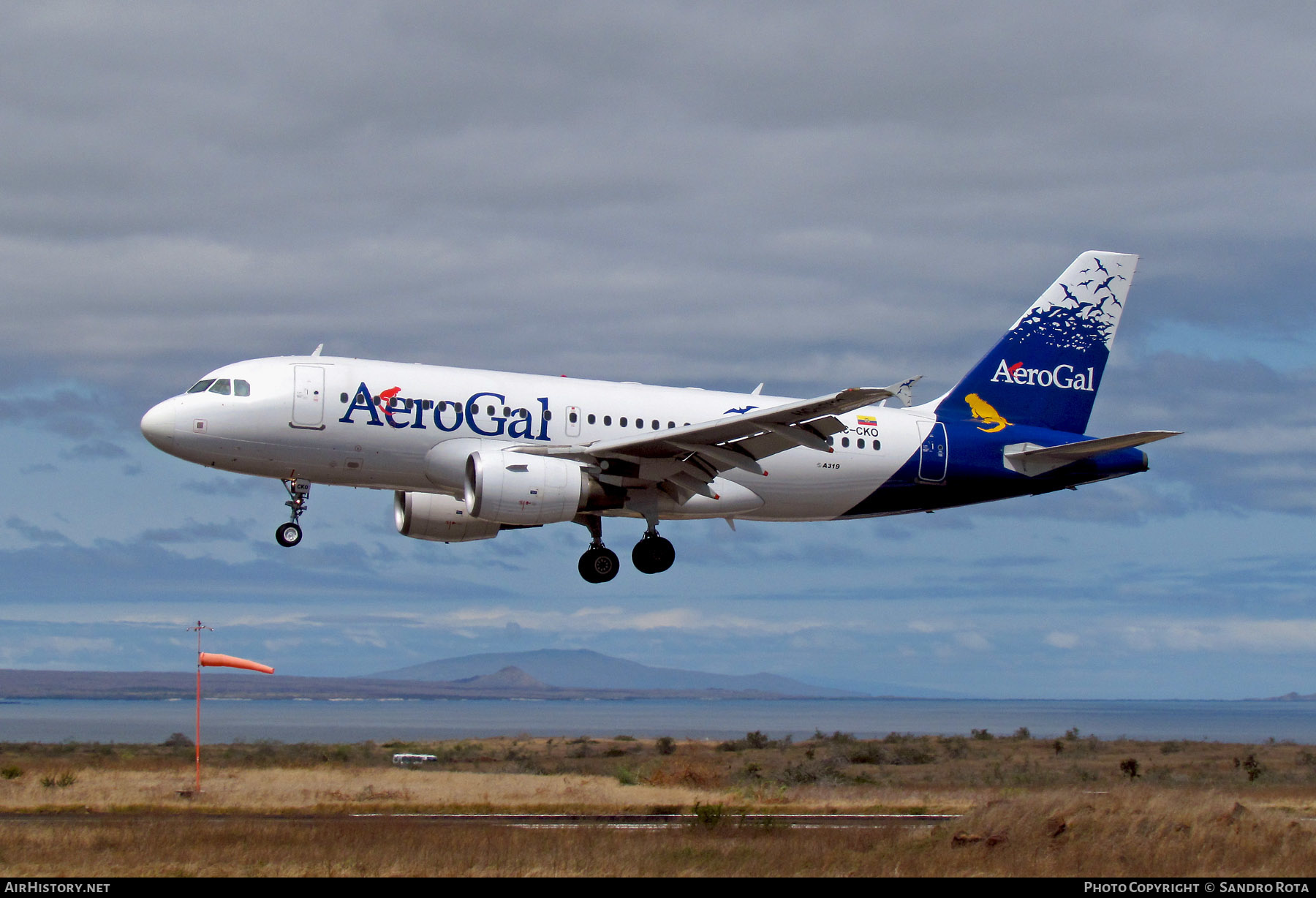 Aircraft Photo of HC-CKO | Airbus A319-112 | AeroGal | AirHistory.net #220451