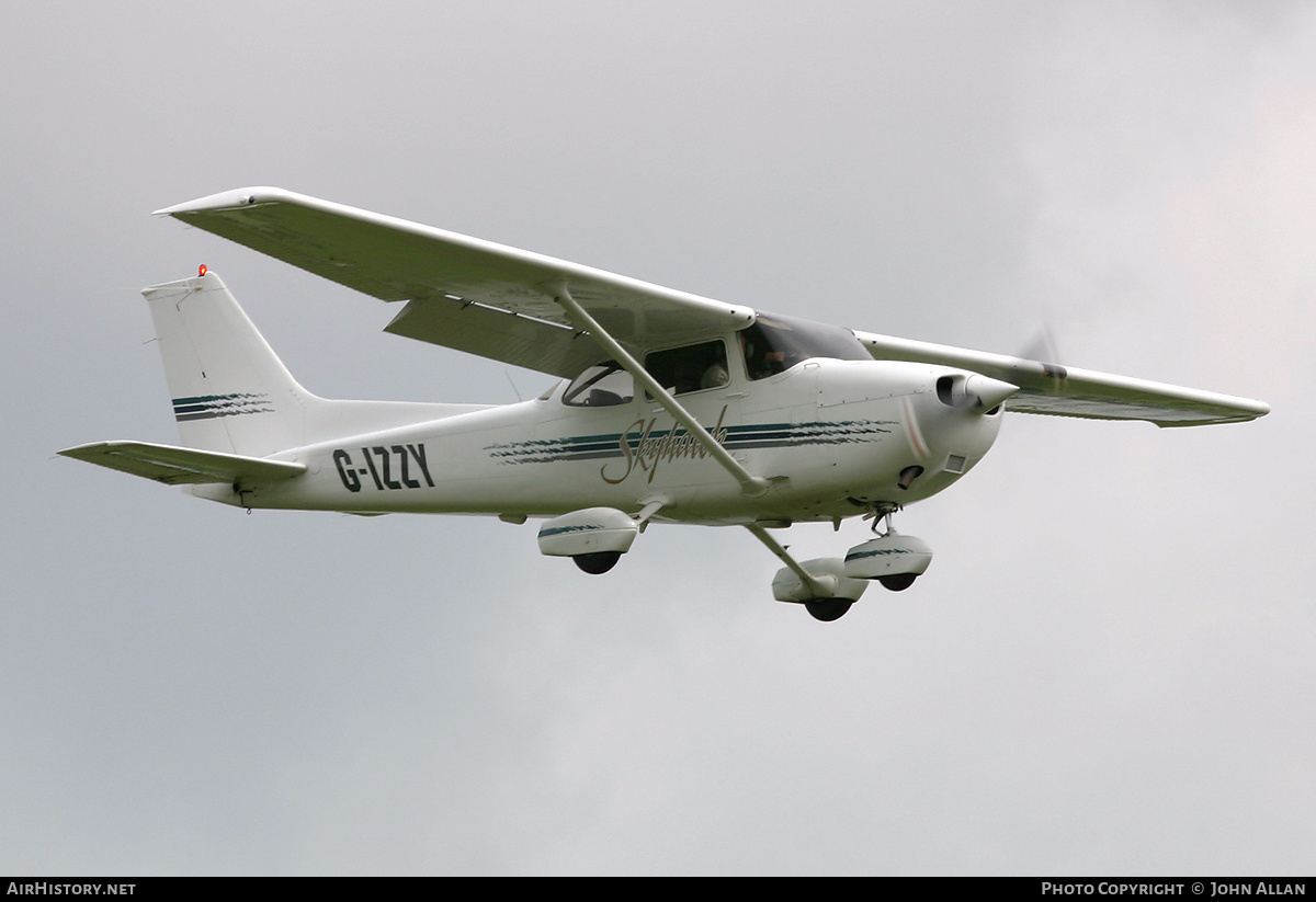 Aircraft Photo of G-IZZY | Cessna 172R Skyhawk | AirHistory.net #220596