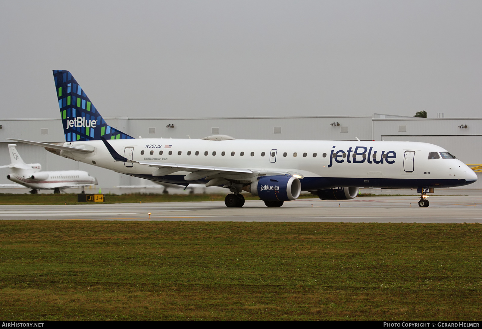 Aircraft Photo of N351JB | Embraer 190AR (ERJ-190-100IGW) | JetBlue Airways | AirHistory.net #220758