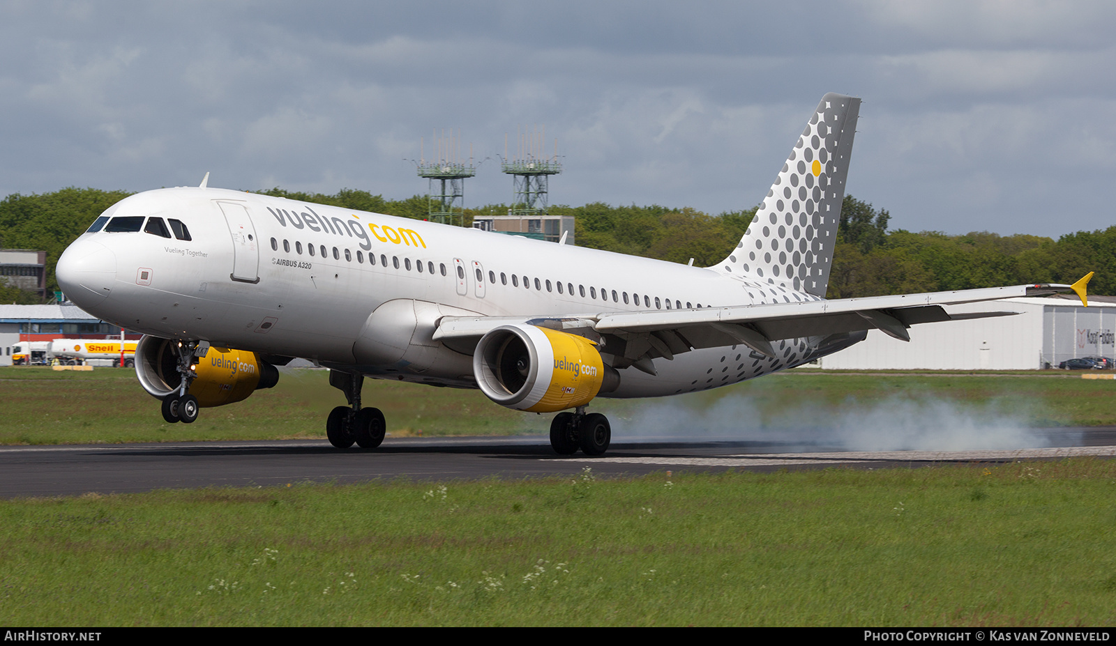 Aircraft Photo of EC-KKT | Airbus A320-214 | Vueling Airlines | AirHistory.net #220839